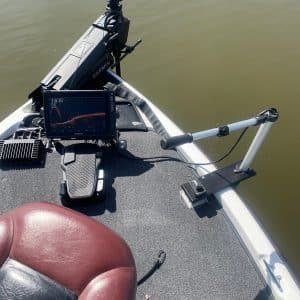 Bass boat with Magnetic baseplate on Pedestal
