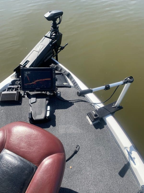 Bass boat with Magnetic baseplate on Pedestal